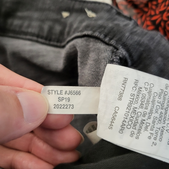 Madewell Cali Demi-Boot Jeans in Berkeley Black: Chewed-Hem Edition - Picture 9 of 9